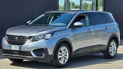 Käytetty Peugeot 5008 Business-Line 131 HP (96 kW) 2019 Harmaa Tila-auto