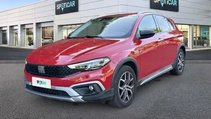 Usata Fiat Tipo Cross 101 CV (74 kW) 2022 Rosso Berlina