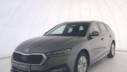 Grigio Usata 2024 Skoda Octavia Ambition Station wagon | 25.300 € (Buon prezzo)