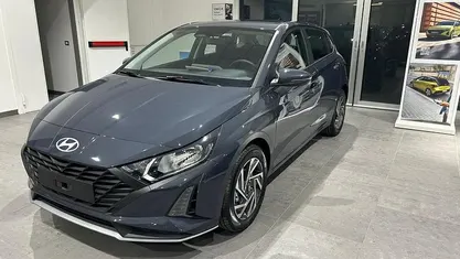 Grigio Nuova 2025 Hyundai i20 Due volumi | 16.900 € (Buon prezzo)