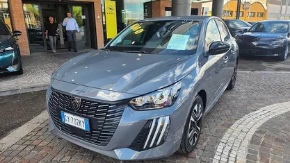 Usata Peugeot 208 101 CV (74 kW) 2025 Utilitaria