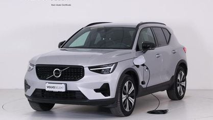 Käytetty Volvo XC40 Plus 155 HP (114 kW) 2022 Hopea Katumaasturi