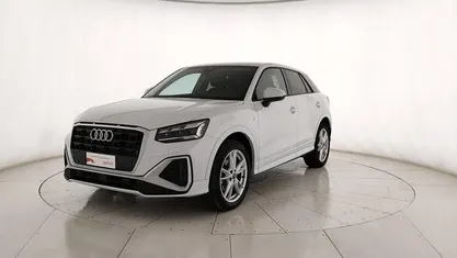 Bianco ghiaccio metallizzato Usata 2024 Audi Q2 S-Line SUV | 32.900 € (Buon prezzo)