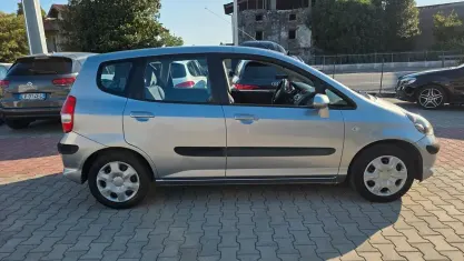 Usata Honda Jazz 78 CV (57 kW) 2006 Grigio Utilitaria