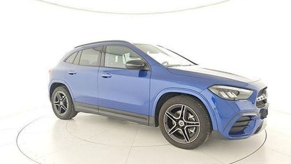 Usado Mercedes GLA200 AMG line 150 HP (110 kW) 2024 Azul SUV
