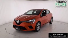 Arancione Usata 2023 Renault Clio V Zen | 14.300 € (Ottimo prezzo)