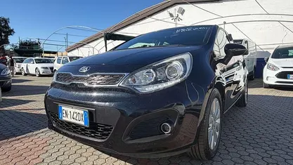 Usata Kia Rio EX 75 CV (55 kW) 2012 Nero Berlina