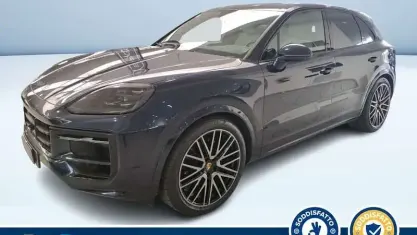 Usata Porsche Cayenne 353 CV (259 kW) 2024 Blu metallizzato SUV