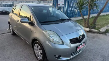 Usata Toyota Yaris 90 CV (66 kW) 2007 Grigio Utilitaria