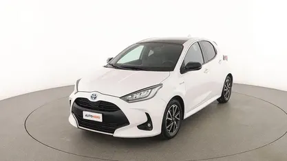 Usata Toyota Yaris Hybrid Lounge 92 CV (67 kW) 2021 Bianco