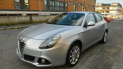 Usata Alfa Romeo Giulietta 105 CV (77 kW) 2013 Argento Berlina