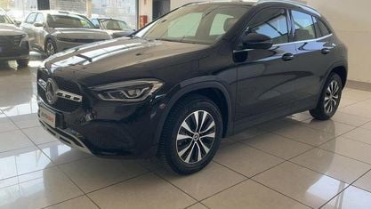 Second-hand Mercedes GLA250 Style 218 CP (160 kW) 2022 Negru SUV