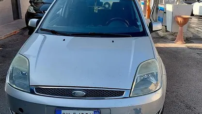 Usata 2005 Ford Fiesta Ghia Tre volumi | 1300 € (Ottimo prezzo)