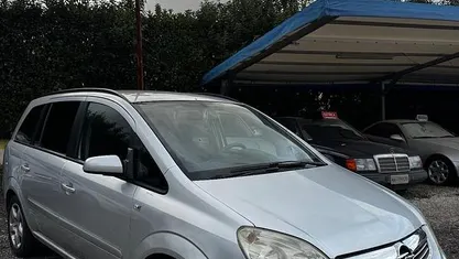 Argento Usata 2008 Opel Zafira Cosmo Monovolume | 2999 € (Buon prezzo)