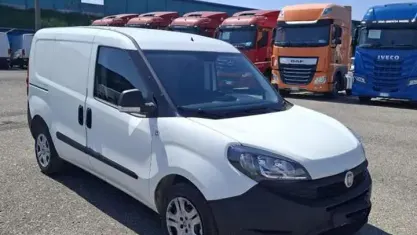 Usado Fiat Doblò S 105 HP (77 kW) 2023 Branco Monovolume