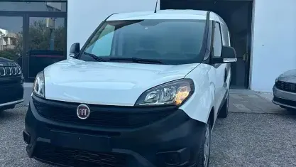 Usata Fiat Doblò 105 CV (77 kW) 2021 Bianco Monovolume