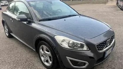 Usata Volvo C30 Momentum 136 CV (100 kW) 2008 Grigio Utilitaria
