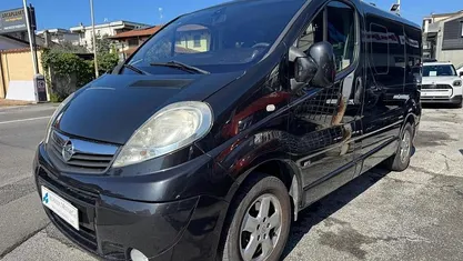 Usata Opel Vivaro 90 CV (66 kW) 2011 Nero Monovolume
