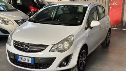 Usata Opel Corsa Edition 86 CV (63 kW) 2013 Bianco Utilitaria