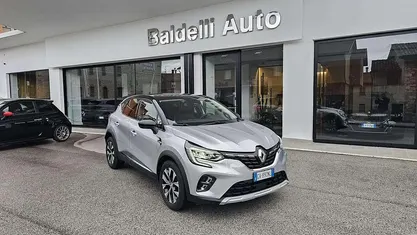 Usata Renault Captur Techno 91 CV (66 kW) 2024 Argento metallizzato SUV