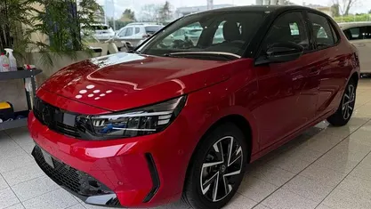 Usata Opel Corsa 101 CV (74 kW) 2025 Rosso metallizzato Utilitaria