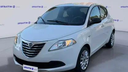 Usata Lancia Ypsilon Silver 138 CV (101 kW) 2015 Rosso Utilitaria