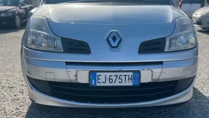 Usata Renault Modus 75 CV (55 kW) 2011 Grigio Monovolume