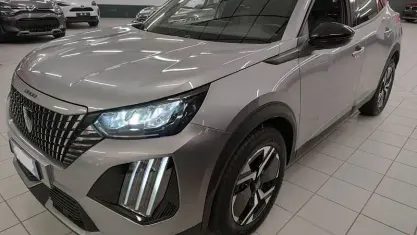 Usata Peugeot 2008 Allure 131 CV (96 kW) 2025 Grigio SUV