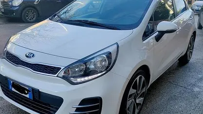 Usata Kia Rio Active 75 CV (55 kW) 2015 Berlina