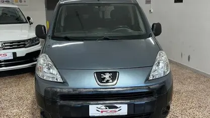 Usata Peugeot Partner Tepee Premium 90 CV (66 kW) 2011 Grigio Monovolume