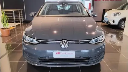 Begagnad VW Golf VIII Life 116 HK (85 kW) 2022 Grå Sedan