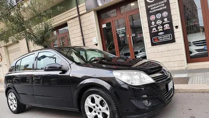 Usata Opel Astra Cosmo 110 CV (80 kW) 2009 Nero Berlina