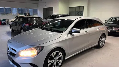 Usata Mercedes CLA180 108 CV (79 kW) 2018 Argento Berlina