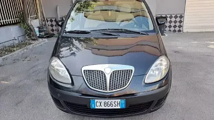 Usata Lancia Musa 101 CV (74 kW) 2005 Grigio Monovolume