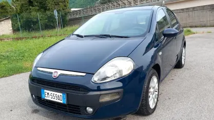 Usata Fiat Punto Lounge 69 CV (50 kW) 2012 Blu Utilitaria