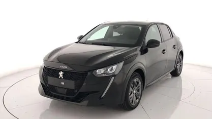 Usata Peugeot e-208 Allure 56 kW (77 CV) 2023 Nero Utilitaria