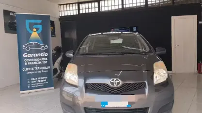Usata Toyota Yaris 69 CV (50 kW) 2009 Grigio Utilitaria