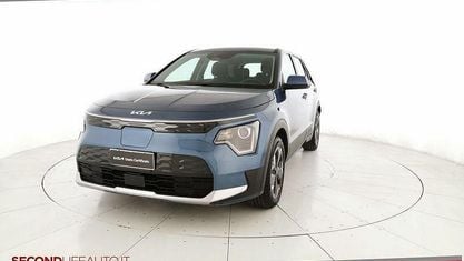 Begagnad Kia e-Niro 150 kW (204 HK) 2023 Blå SUV