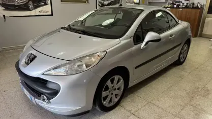 Usata Peugeot 207 CC 110 CV (80 kW) 2007 Grigio Cabrio