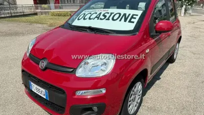 Usata Fiat Panda Lounge 69 CV (50 kW) 2016 Rosso pastello Utilitaria