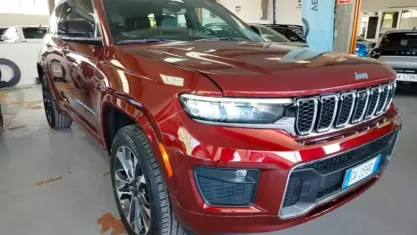 Begagnad Jeep Grand Cherokee Overland 272 HK (200 kW) 2024 Röd SUV