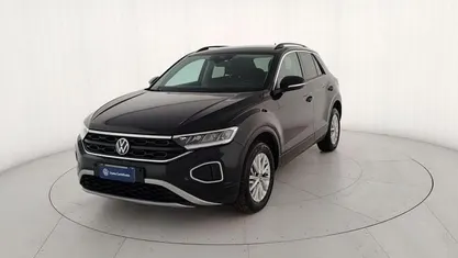 Usata VW T-Roc Life 110 CV (80 kW) 2023 Nero SUV