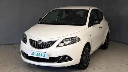 Usata Lancia Ypsilon Gold 70 CV (51 kW) 2023 Bianco Utilitaria