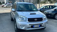 Usata 2004 Toyota RAV4 SUV | 3700 € (Ottimo prezzo)