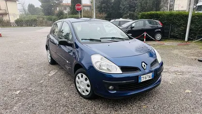 Usata Renault Clio II 75 CV (55 kW) 2006 Blu Berlina