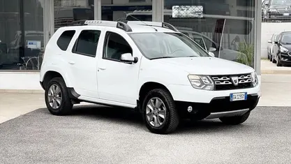 Bianco Usata 2014 Dacia Duster Tre volumi | 7400 € (Ottimo prezzo)