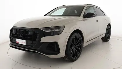 Beige vigogna metallizzato Usata 2023 Audi Q8 Sport SUV | 67.900 €