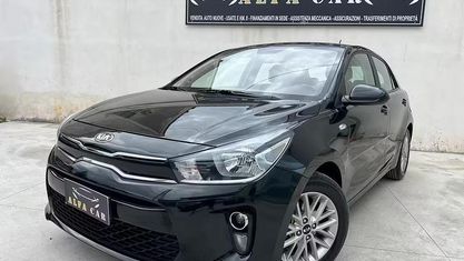 Usata Kia Rio 84 CV (61 kW) 2020 Nero Berlina