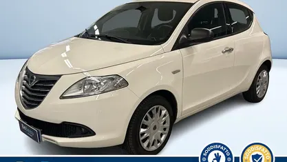 Bianco pastello Usata 2015 Lancia Ypsilon Platinum Due volumi | 8300 € (Buon prezzo)