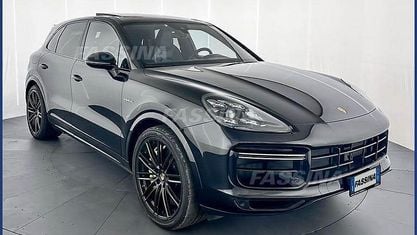 Usata Porsche Cayenne Turbo S E-Hybrid 551 CV (405 kW) 2020 Nero SUV